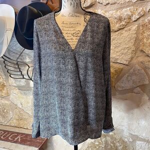 Simply Styled Black and White Flowy blouse, Size Large